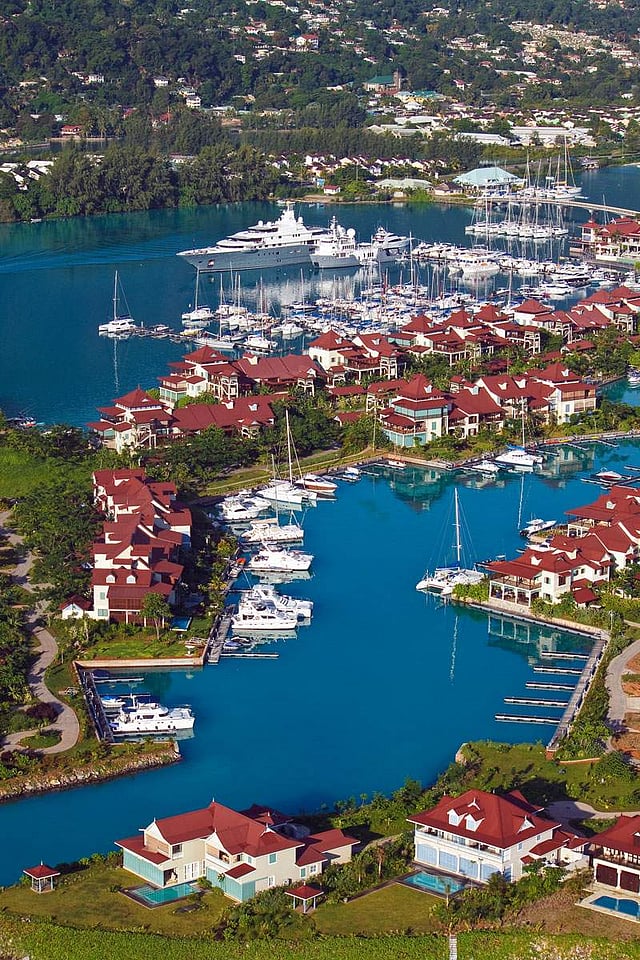 <strong>Eden Islands</strong>