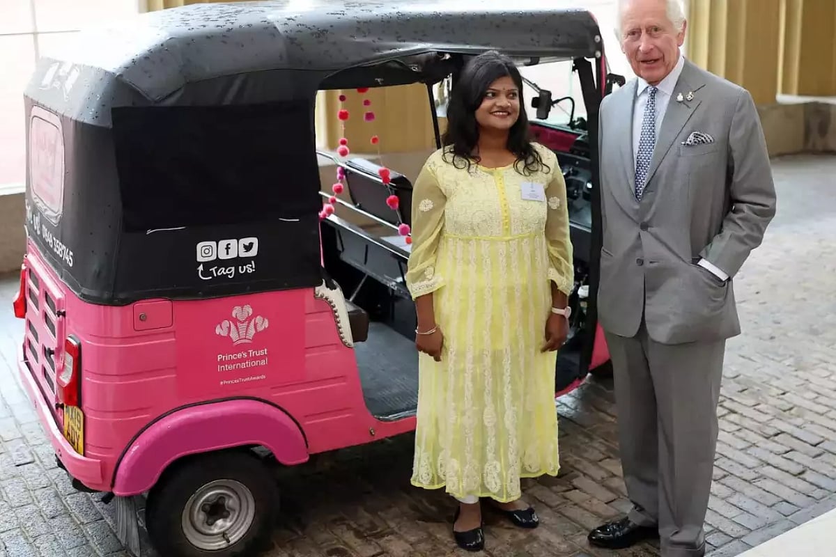 Arti, the 18-year-old e-rickshaw pioneer receives, prestigious UK award ...
