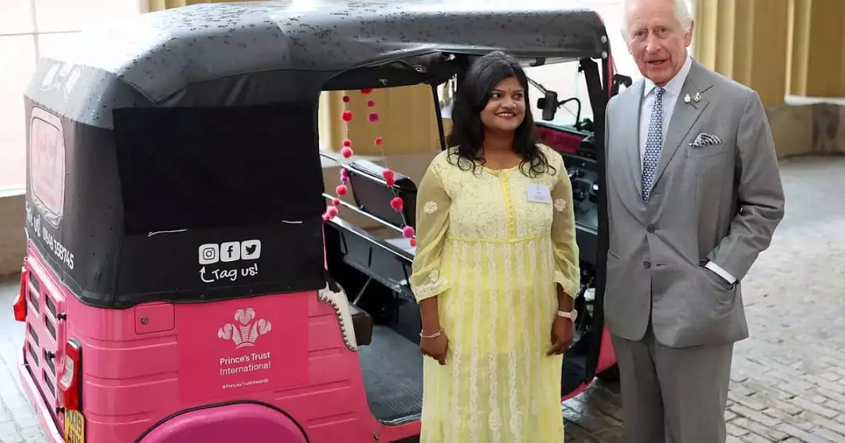 Falsa Rakshaw Arti, the 18-year-old e-rickshaw pioneer receives, prestigious UK award ...