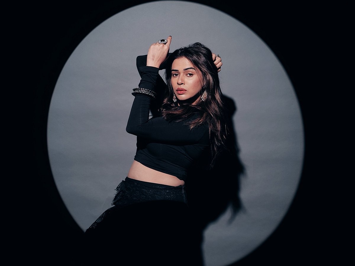 Black-3.JPEG?rect=0,0,2368,