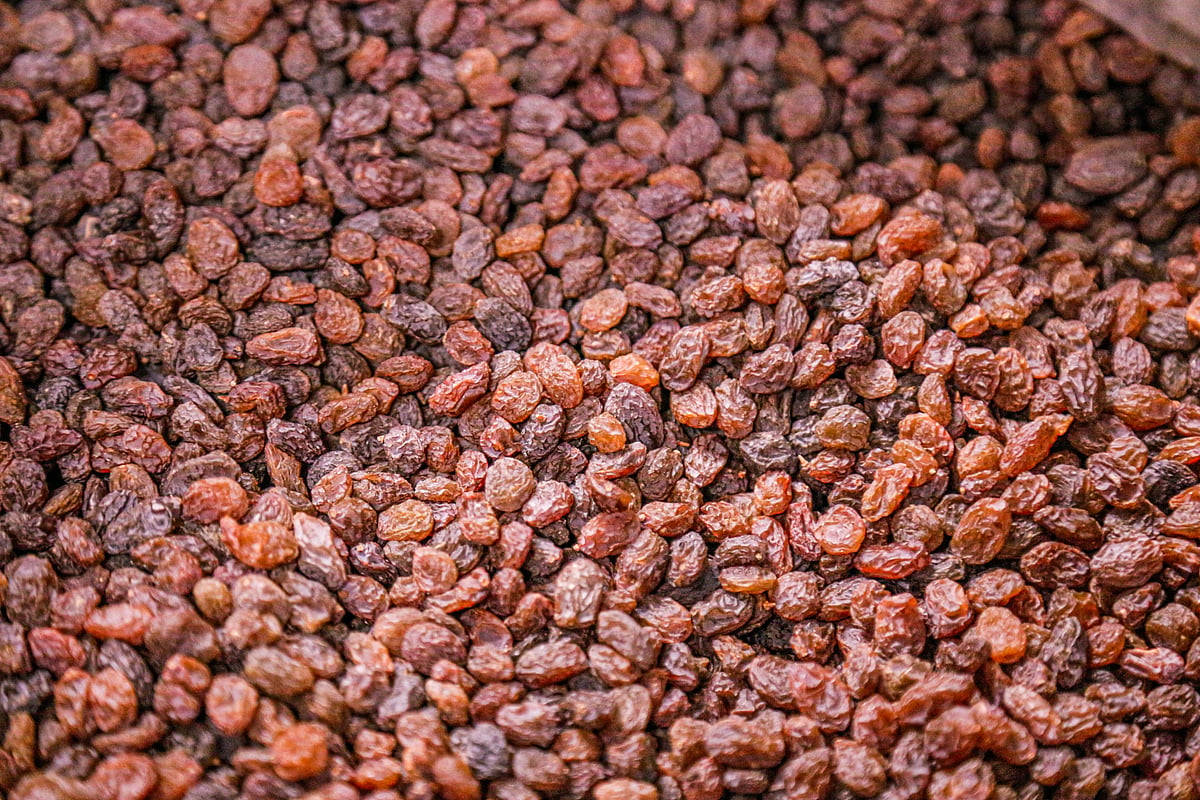 Here are the health benefits of having raisin water in the morning