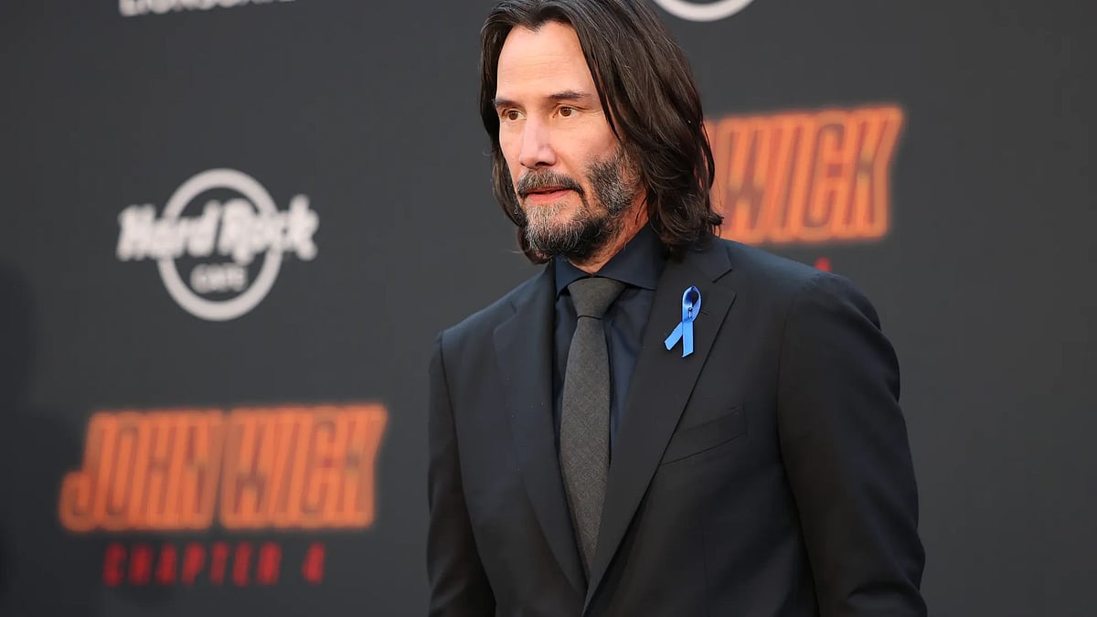 Keanu Reeves Post Woman tries to enter Keanu Reeves' car post-Broadway show